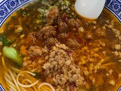 辣肉面加雪菜和毛豆-沪西老弄堂面馆(定西路店)