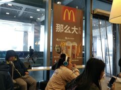 等位区-麦当劳(南京南站站外店)