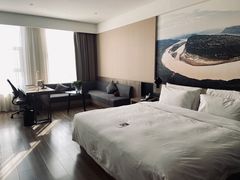 -榆林榆阳西路火车站亚朵酒店