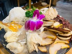 -一朵菌·野生菌探索家火锅(南亚店)