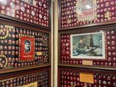 -毛泽东像章珍藏馆