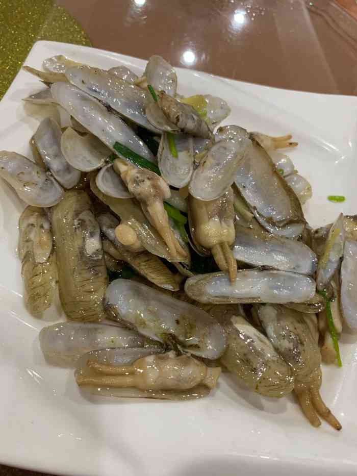 金贝海鲜酒店-"国庆假期去的,人满为患,随便找了家附近的.