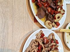 -梁老三麻辣鸡头总店