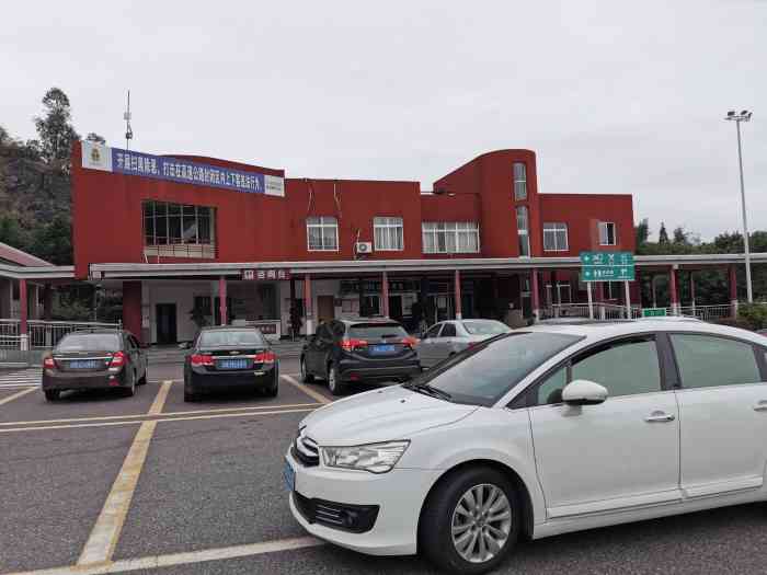 隆昌东服务区-停车场