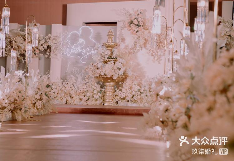 5 打开app查看高清大图 玖柒婚礼 7月17日 9:41 关注 临沂海天酒店