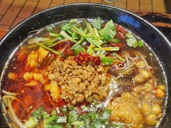 -爆炸头阿姨小四川正宗川味小吃(无任何分店)