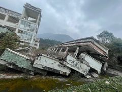 -四川汶川特大地震漩口中学遗址