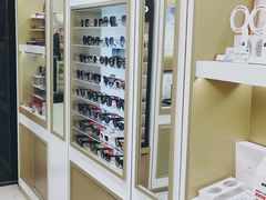 -美式眼镜·授权蔡司.依视路.尼康.豪雅.明月(人民广场店)