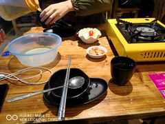 餐具摆设-辛明堂洞韩式芝士年糕火锅(万达店)