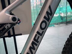 -DJI大疆(深圳华强北曼哈授权体验店)