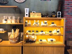 面包甜点陈列柜-啊噗吐呦现场烘焙(麦凯乐店)