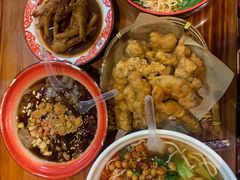 -爆炸头阿姨小四川正宗川味小吃(无任何分店)