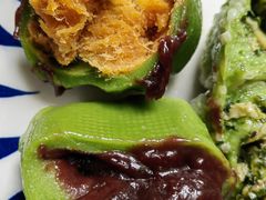 蛋黄肉松青团-沈大成(南京东路店)