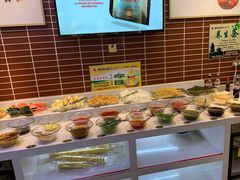 自助调料区-健晟星期天火锅(河东店)