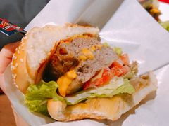 经典双层牛肉总汇汉堡-拉亚汉堡经典餐厅(商城路店)