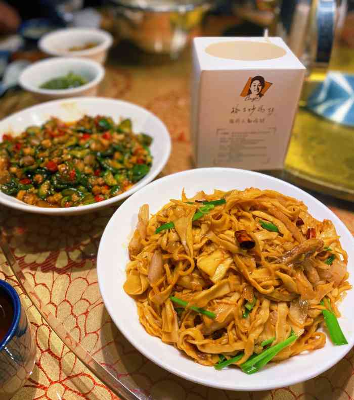 玲子炒鸡-"鸡228(完整的似乎是一两年的鸡)肉包."-大众点评移动版