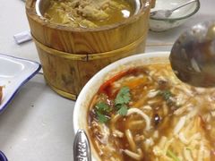 木桶金针菇肥牛-做了不起的80后