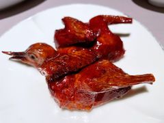 脆皮乳鸽-荣轩(新荣记环球金融中心店)