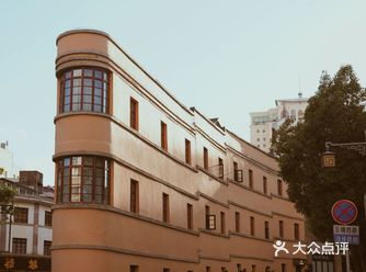 走进昆明老街，感受老城韵味。