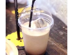 咖啡巧克力牛奶-莓园冰淇淋店