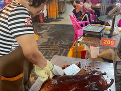 整猪现切-黄记四更烤乳猪店