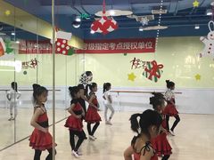 -炫艺舞蹈培训中心(枫尚奥特莱斯店)