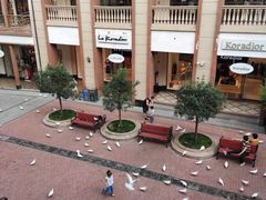 -王府井奥莱临潼小镇(临潼店)