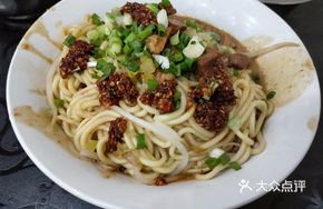 Five-Spice Soy Sauce Pork Hot Dry Noodles