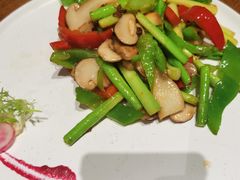 松茸芦笋炒青椒-敏珠拉姆藏餐·南京厨房(富春江东街店)