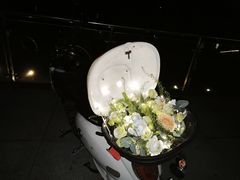 -何兮花店·气球派对鲜花店(马桥银春路万科城店)