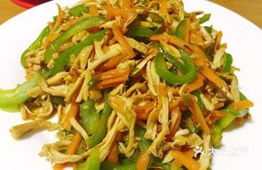 Stir-Fried Chicken Strips with Green Pepper