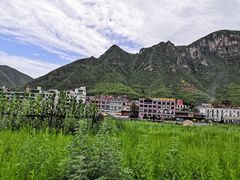 -百里峡七彩艺术小镇