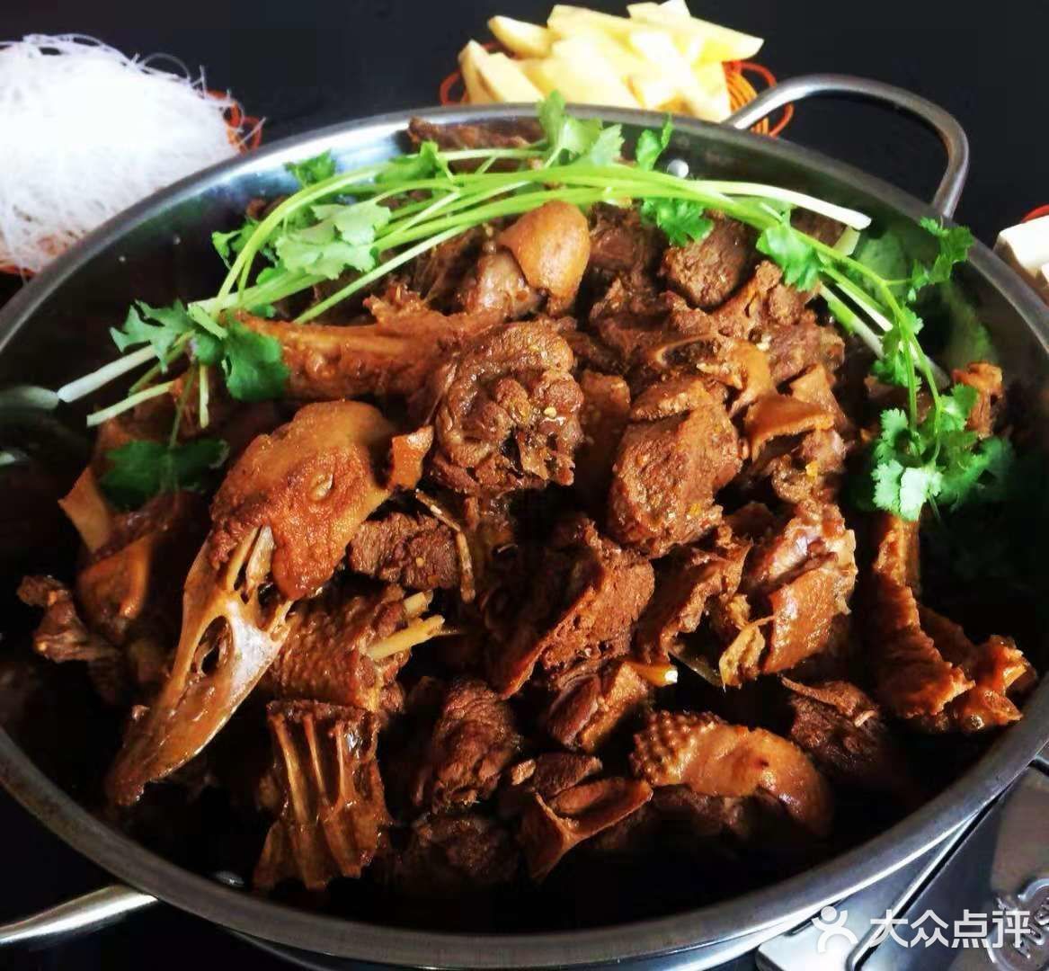我是一个不喜欢吃鸭肉的人但是红河干锅旱鸭我是爱的