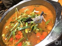 -野山舂·贵州现舂酸汤火锅(鸿通城店)