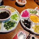 冷天里的暖心炸酱面馆