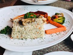 -Chom Cafe and Restaurant