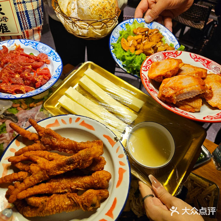 台东万佳广场院内 ️店里营业到凌晨1：00
