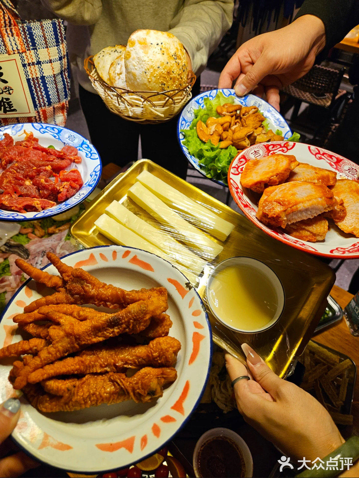 台东万佳广场院内 ️店里营业到凌晨1：00