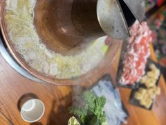-果松木炭酸菜铜火锅·外婆参鸡汤