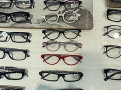 -宏宇眼镜蔡司依视路折扣店(兆佳眼镜城店)
