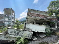 -四川汶川特大地震漩口中学遗址