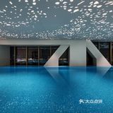 通过现代材料与艺术碰撞的奢华酒店