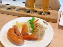 德国香肠拼盘配土豆泥和酸椰菜-LENBACH兰巴赫西餐啤酒坊(大连东港店)