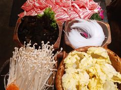 -老牌坊云南鱼豆花火锅(嵩山店)