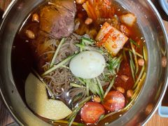 冰爽水果冷面-小米烤肉-泥炉炭烤(常营店)
