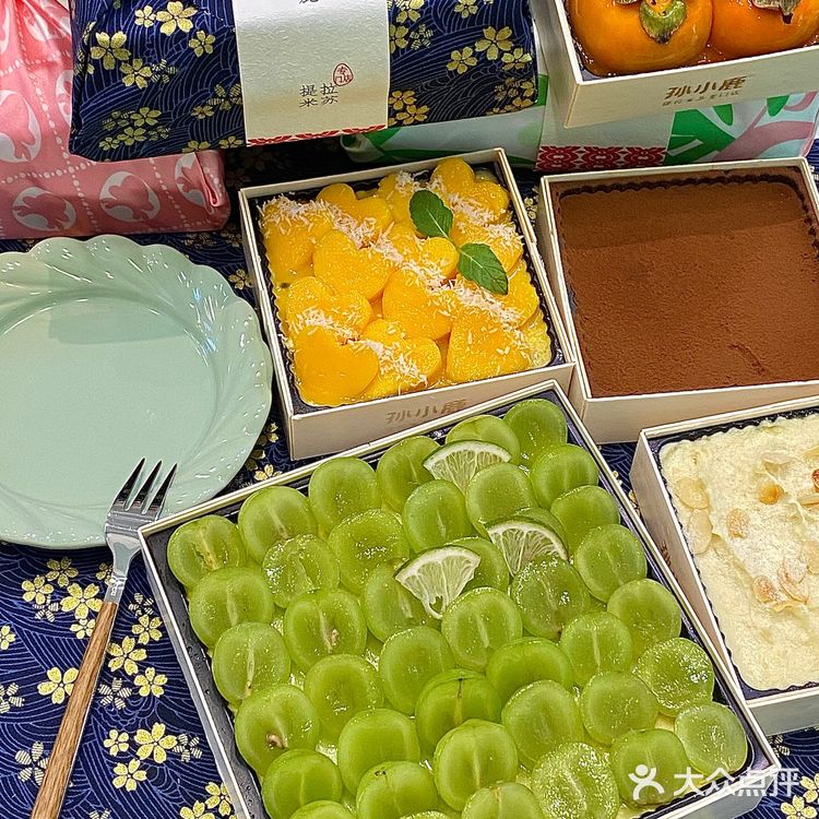 在深圳！！吃到了满满水果提拉米苏🤤