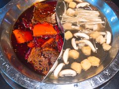 菌菇鸳鸯锅-大龙辣火锅·龙虾·烧烤(湖滨新天地店)