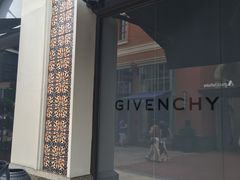 -GIVENCHY(比斯特苏州购物村店)