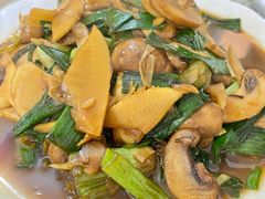 冬笋蘑菇炒肉片-品雅轩农家乐