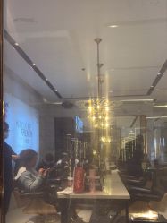 -罗亚帝造型·烫发染发